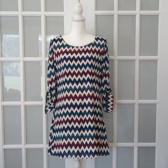 Speechless Chevron Cutout Shift Dress - Juniors XL - Picture 4 of 16